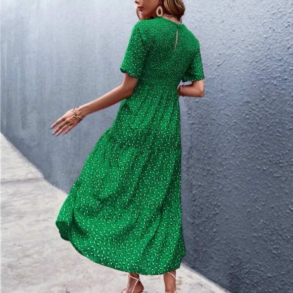 Boho Floral Print Shirred Smocked Dress - Picture 2 of 7